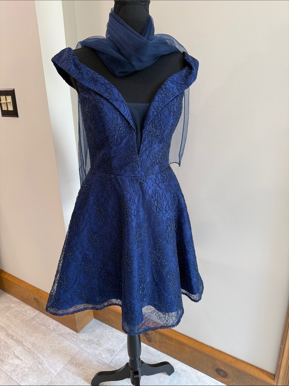 Narianna NWT Navy Blue size S Formal dress with matching shawl